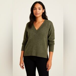 Madewell Olive Green Speckled V-Neck Sweater Size M